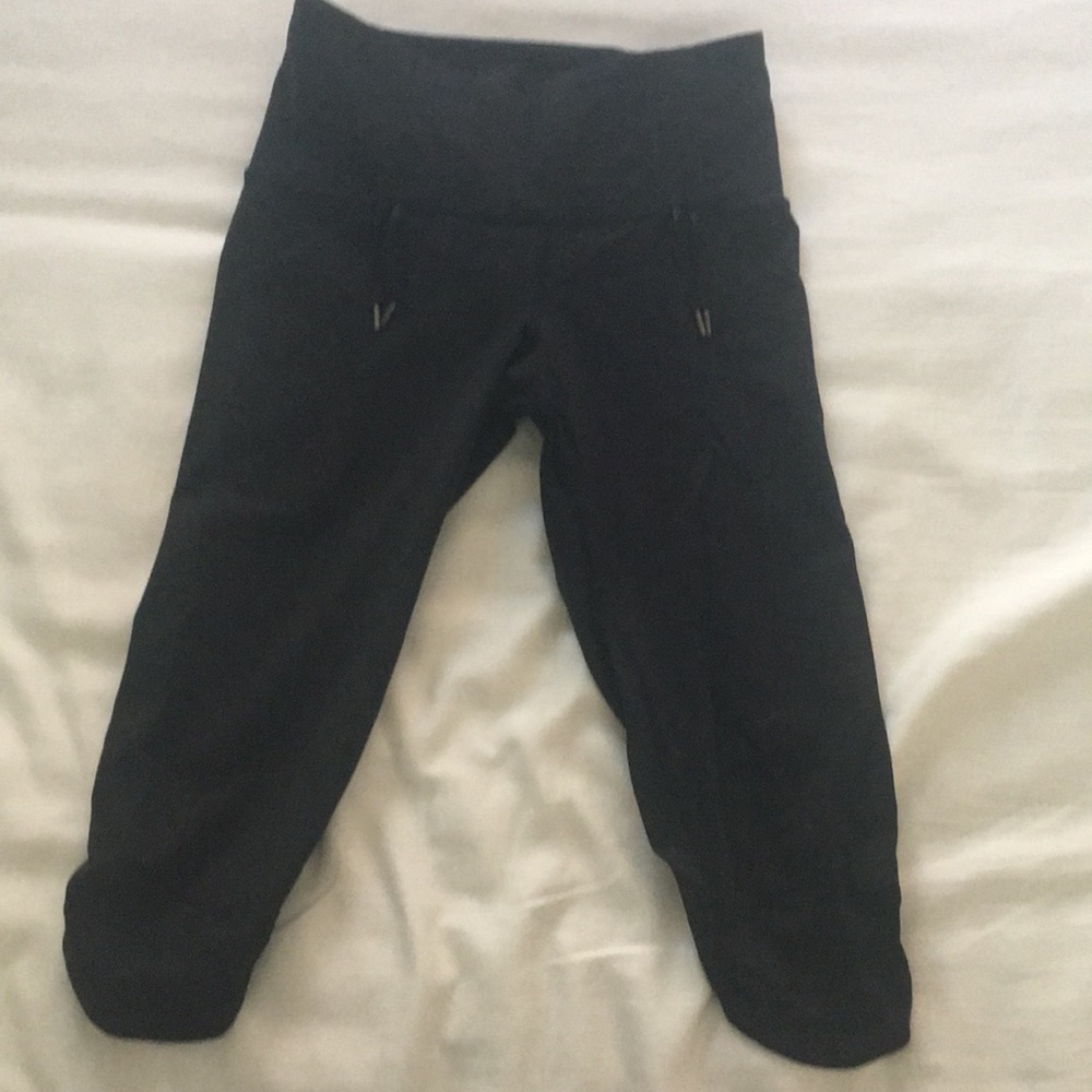 Lululemon 105 F crop luxtreme black size 6